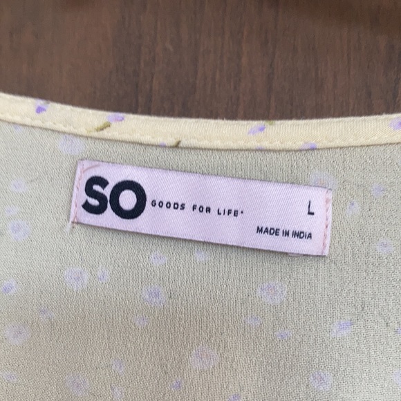 Relisted So yellow with floral print cinch front top size L - Picture 9 of 17